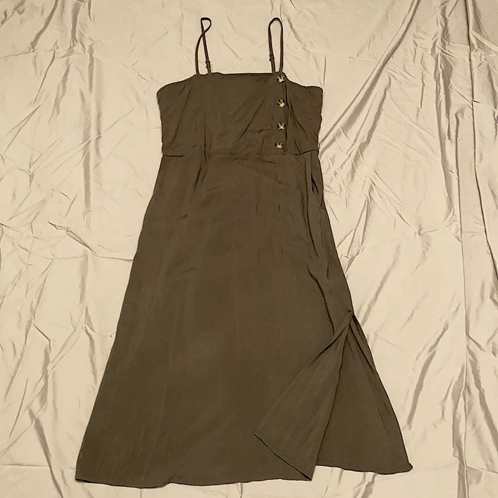 Mid calf dress with slit on the side!